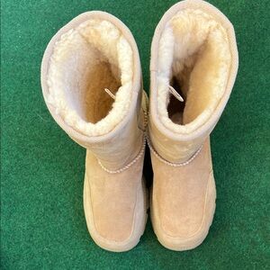 Cabela's Cream Shearling Women's Footwear